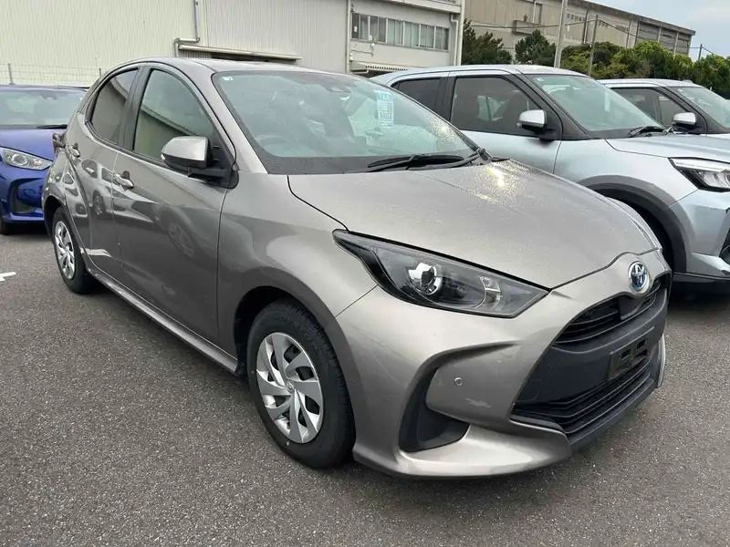 TOYOTA YARIS HYBRID X Thumbnail 1