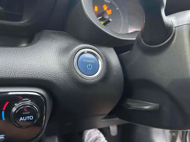 TOYOTA YARIS HYBRID X Thumbnail 15