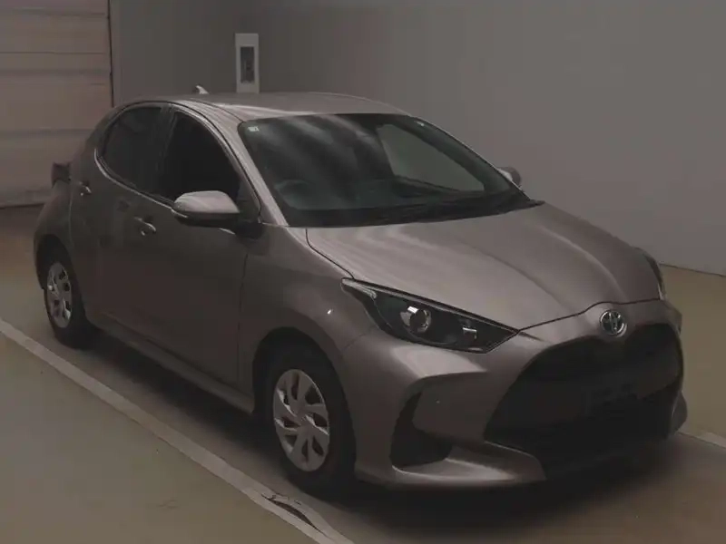 TOYOTA YARIS HYBRID X Thumbnail 6