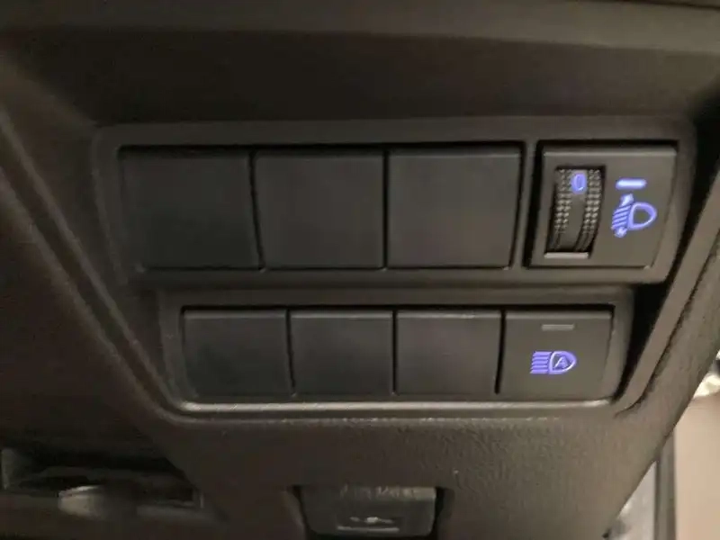 TOYOTA YARIS HYBRID X Thumbnail 9