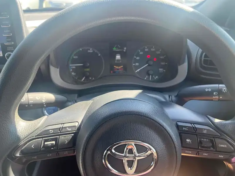 TOYOTA YARIS HYBRID X Thumbnail 11