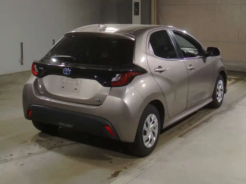 TOYOTA YARIS HYBRID X Thumbnail 2