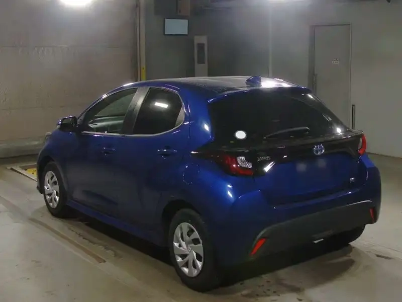 TOYOTA YARIS HYBRID X Thumbnail 5