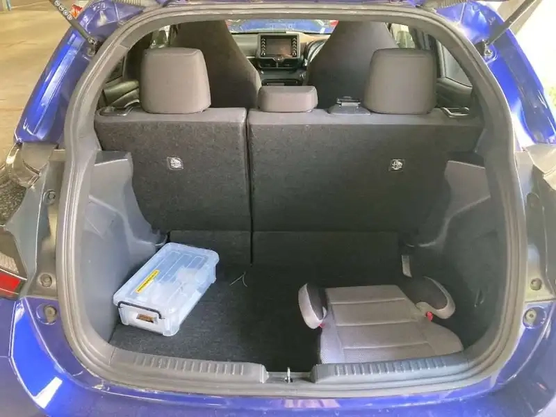 TOYOTA YARIS HYBRID X Thumbnail 8
