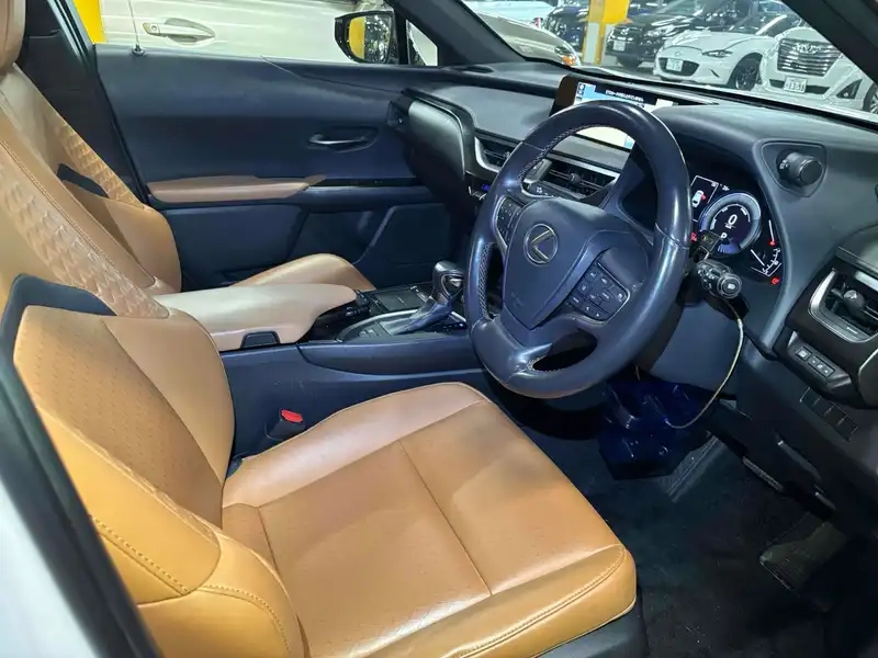 LEXUS UX UX250H VERSION C Thumbnail 3