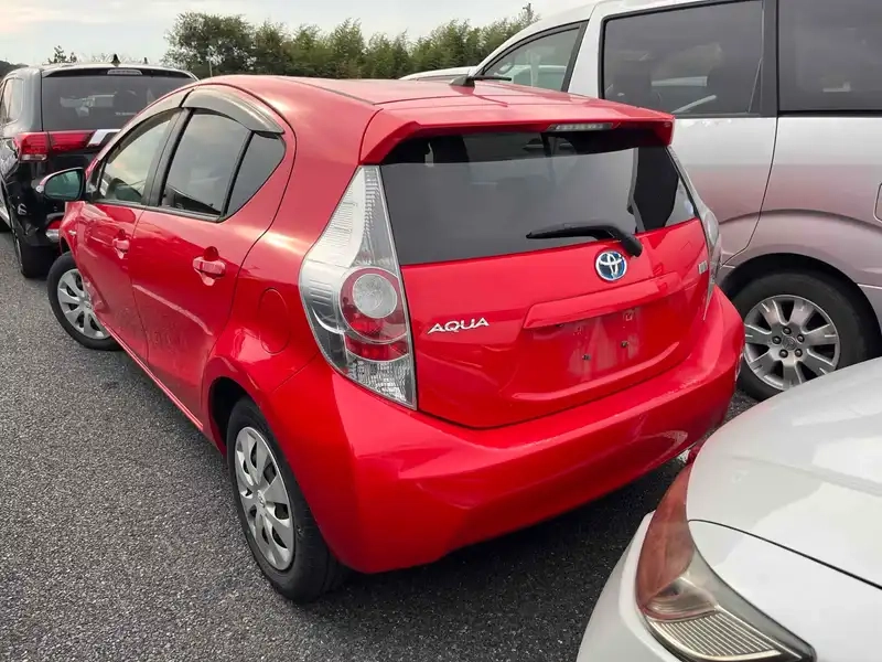 TOYOTA AQUA S Thumbnail 2