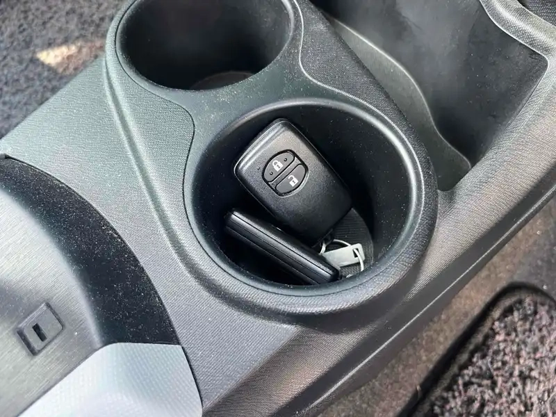 TOYOTA AQUA S Thumbnail 12