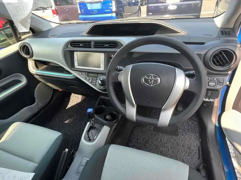 TOYOTA AQUA S Thumbnail 9