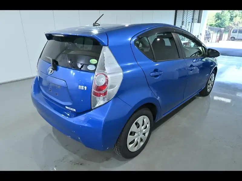 TOYOTA AQUA S Thumbnail 4
