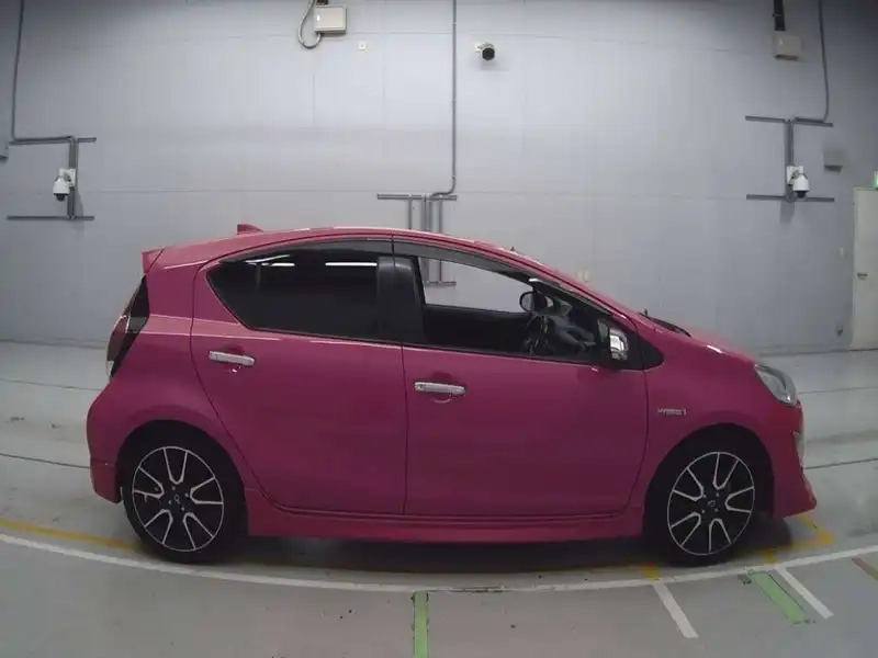 TOYOTA AQUA S Thumbnail 4