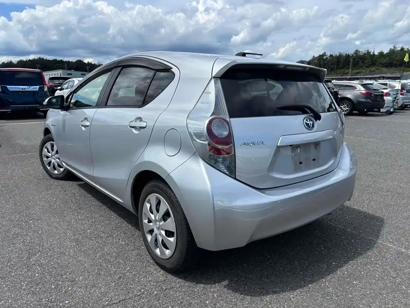 TOYOTA AQUA G Thumbnail 2