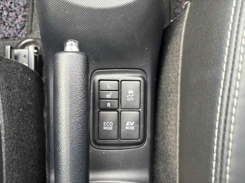 TOYOTA AQUA G BLACK SOFT LEATHER Thumbnail 13