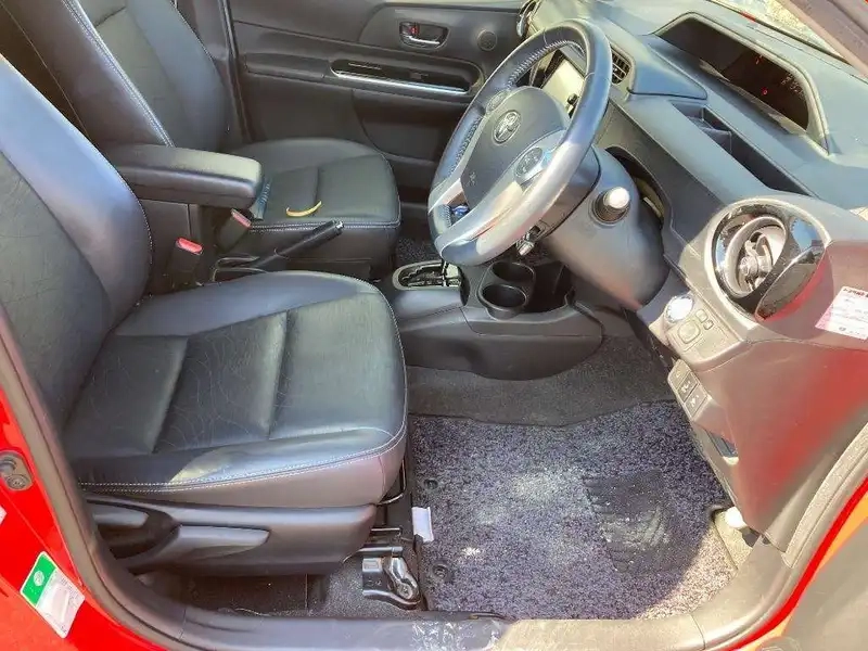 TOYOTA AQUA G BLACK SOFT LEATHER Thumbnail 5