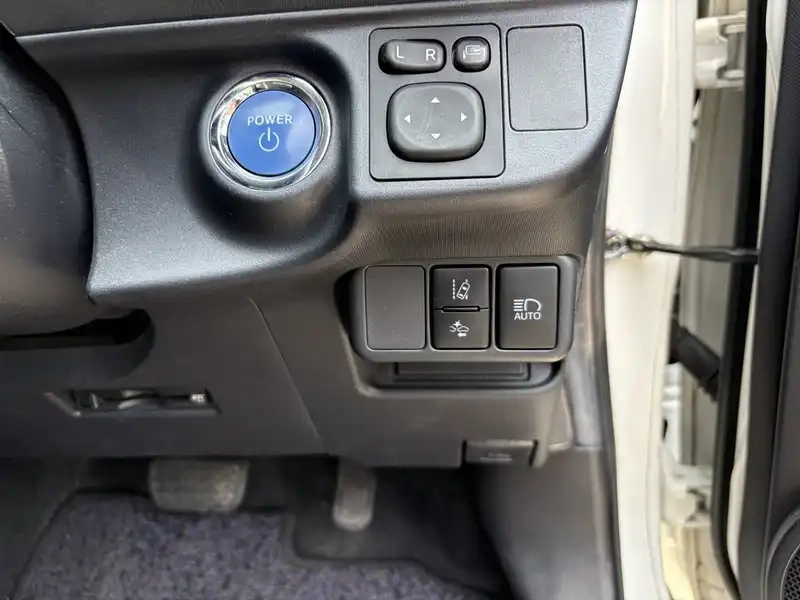 TOYOTA AQUA CROSSOVER Thumbnail 5