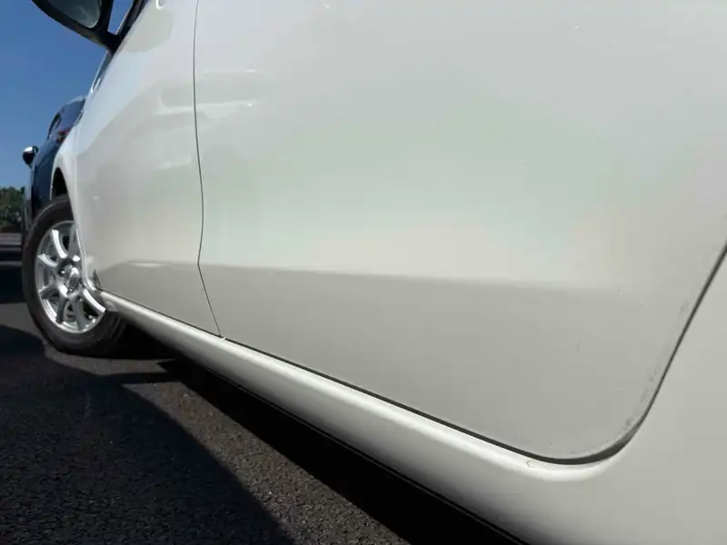 TOYOTA VITZ HYBRID F Thumbnail 8