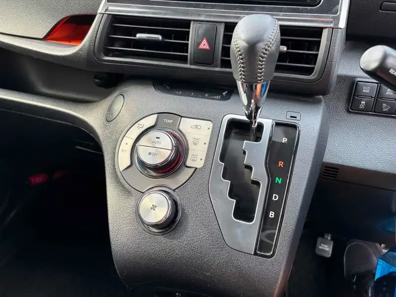 TOYOTA SIENTA HYBRID G Thumbnail 15