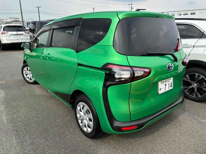 TOYOTA SIENTA HYBRID G Thumbnail 2
