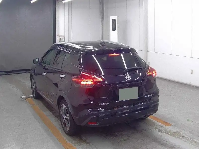 NISSAN KICKS X Thumbnail 2