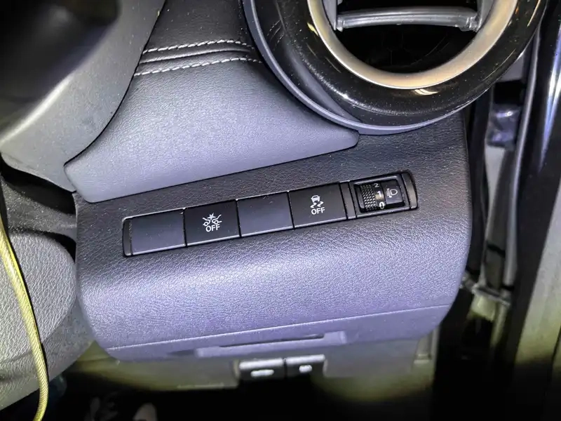 NISSAN KICKS X Thumbnail 27