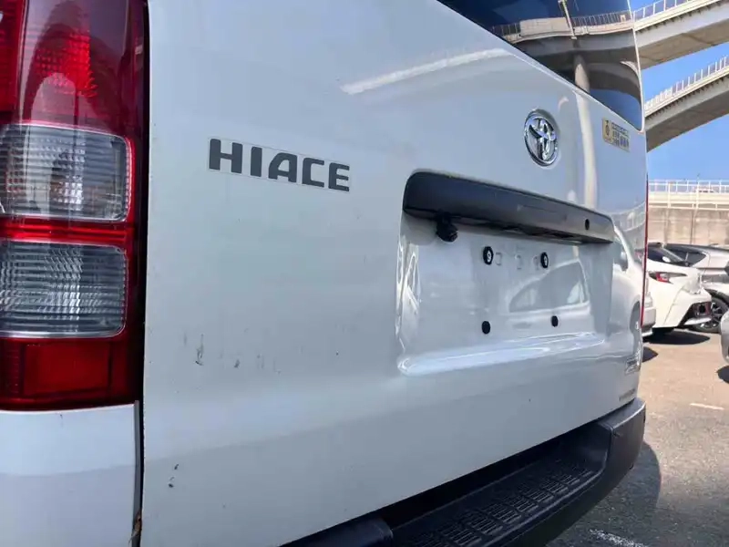 TOYOTA HIACE VAN LONGDX Thumbnail 9