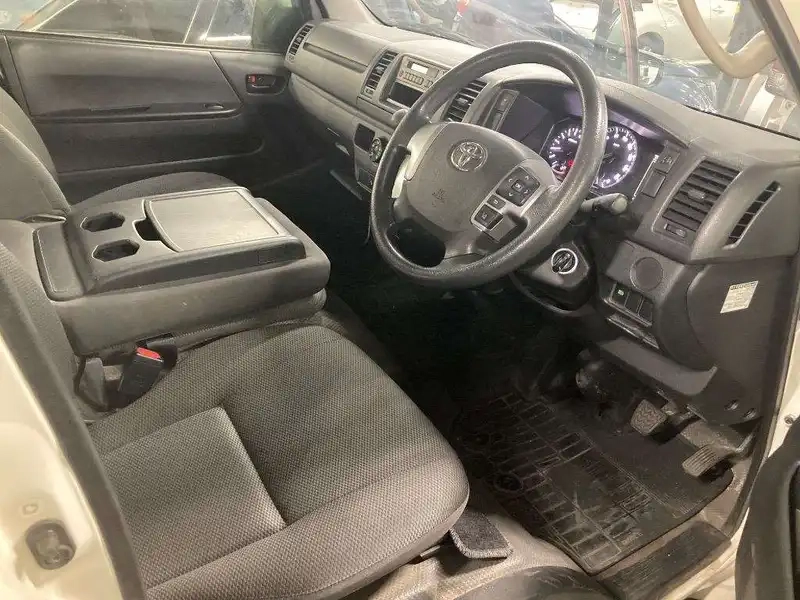 TOYOTA HIACE VAN LONGDX Thumbnail 5