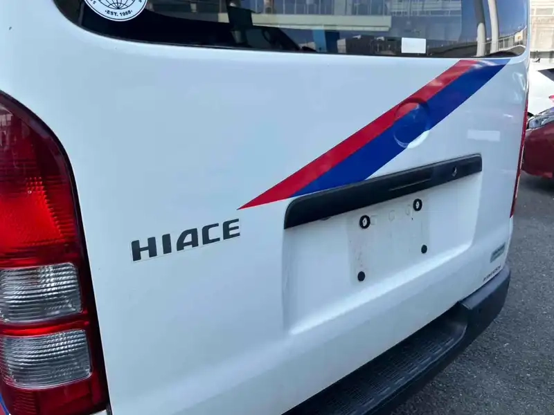 TOYOTA HIACE VAN LONGDX Thumbnail 16