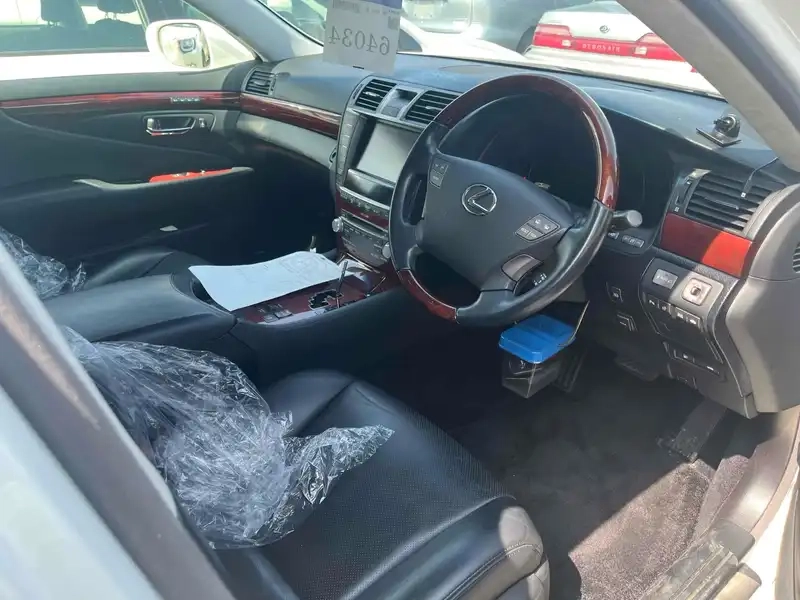 LEXUS LS LS600H I PACKAGE Thumbnail 8