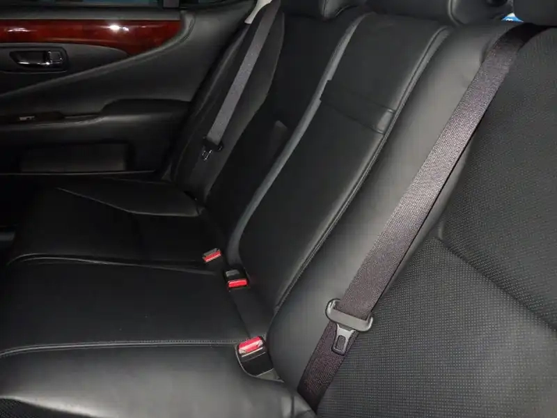 LEXUS LS LS600H I PACKAGE Thumbnail 6
