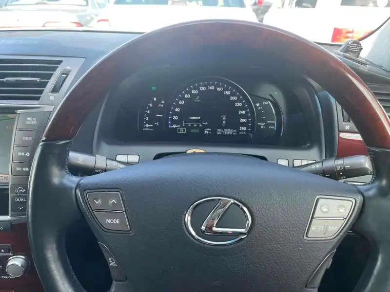 LEXUS LS LS600H I PACKAGE Thumbnail 10