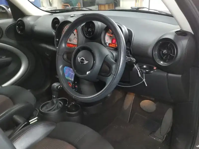 MINI 5D COOPER CROSSOVERVALENTINE ROAD Thumbnail 3