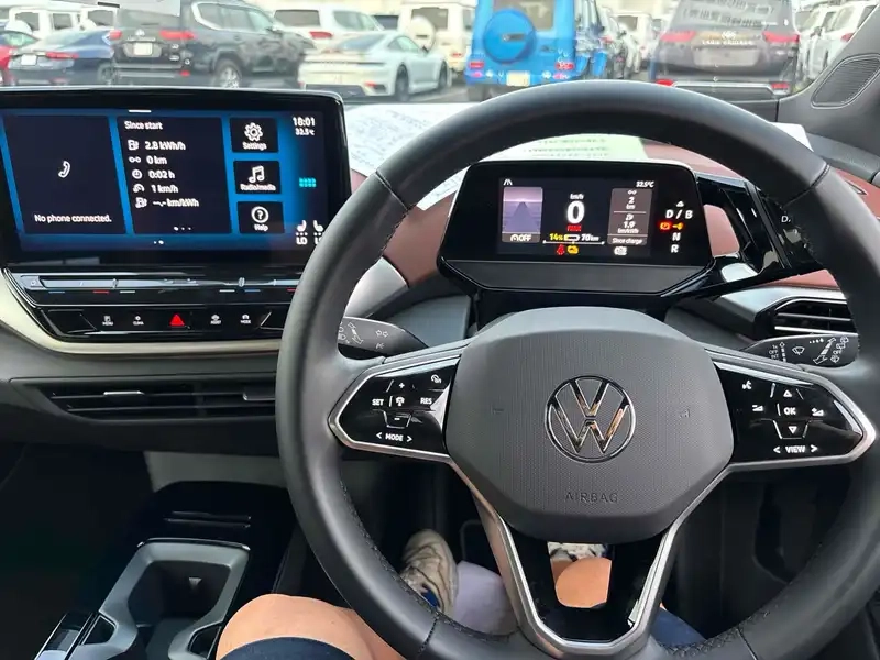 VOLKSWAGEN ID.4 PRO LAUNCH EDITION Thumbnail 4