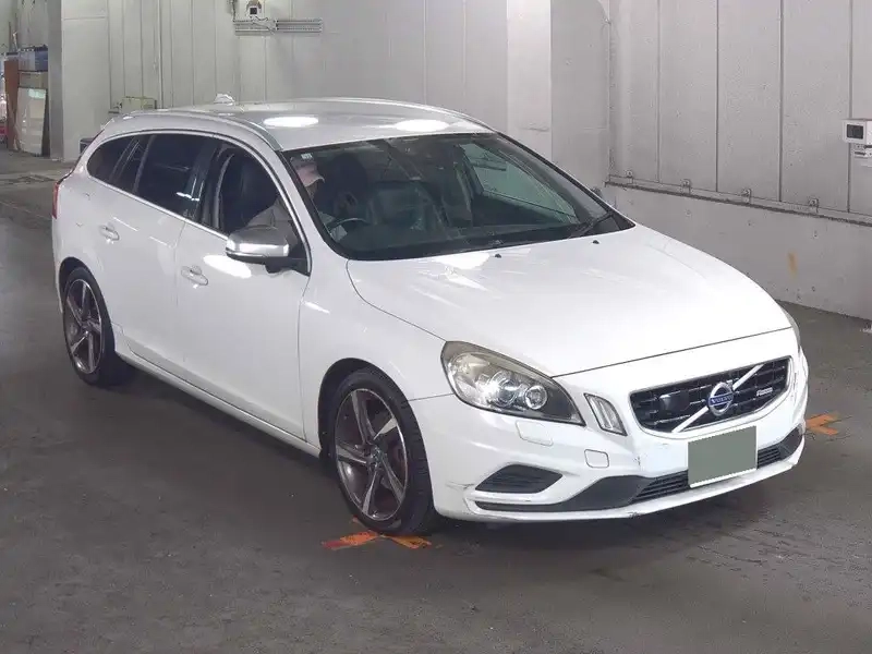 VOLVO V60 T4 R-DESIGN Thumbnail 4