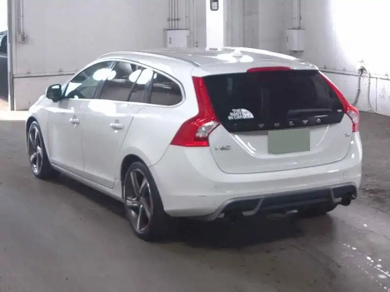 VOLVO V60 T4 R-DESIGN Thumbnail 5