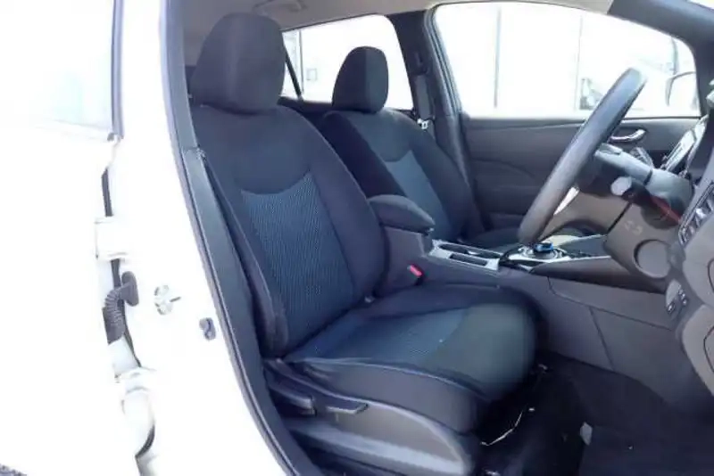 NISSAN LEAF S Thumbnail 4
