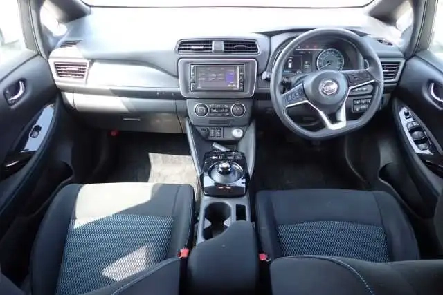 NISSAN LEAF S Thumbnail 3