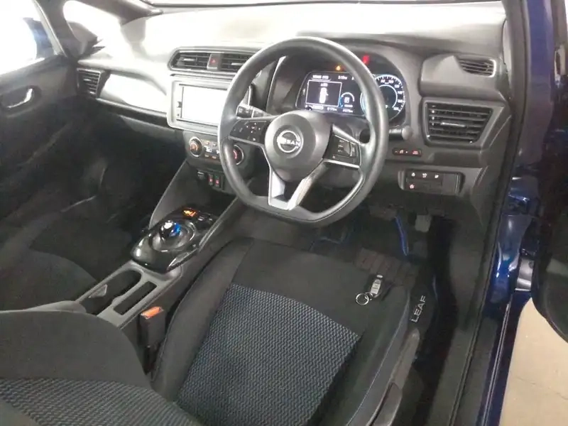 NISSAN LEAF  Thumbnail 3
