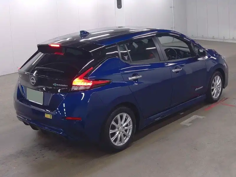 NISSAN LEAF  Thumbnail 5