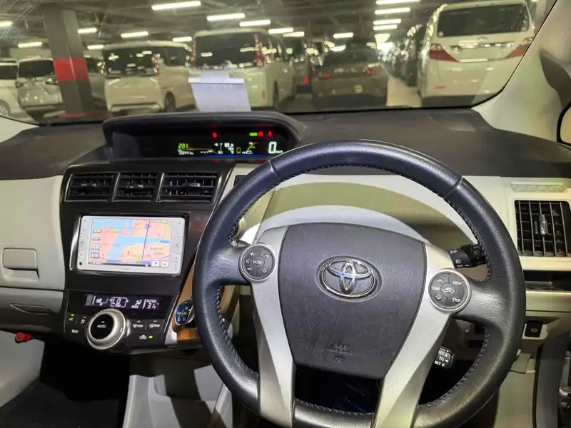 TOYOTA PRIUS ALPHA G CRUISE Thumbnail 9