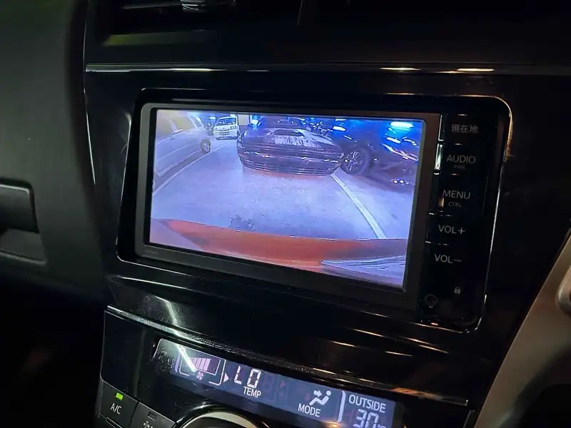 TOYOTA PRIUS ALPHA G Thumbnail 12