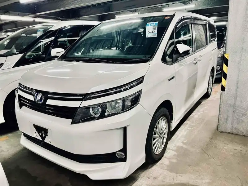 TOYOTA VOXY HYBRID V Thumbnail 1