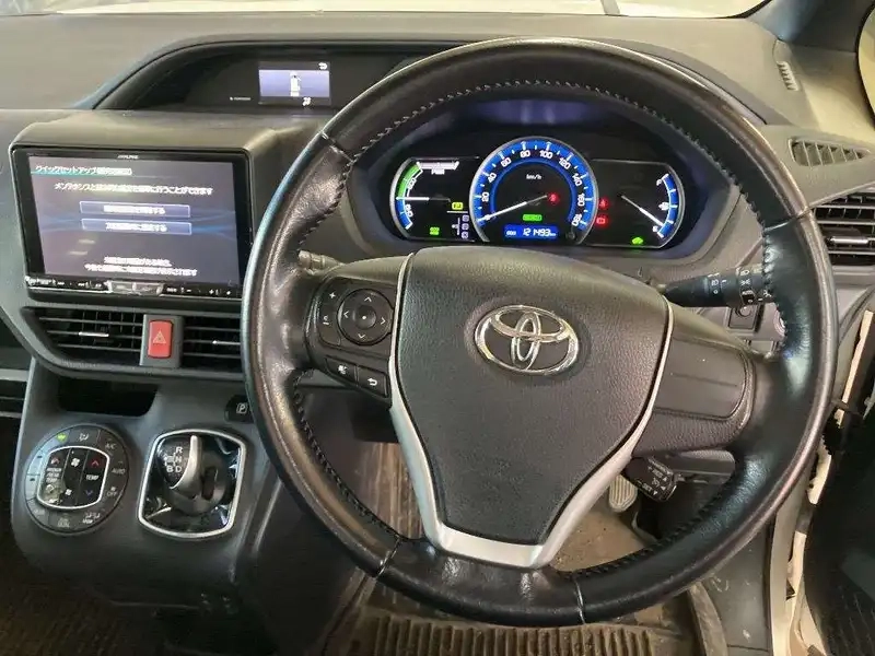 TOYOTA VOXY HYBRID V Thumbnail 10