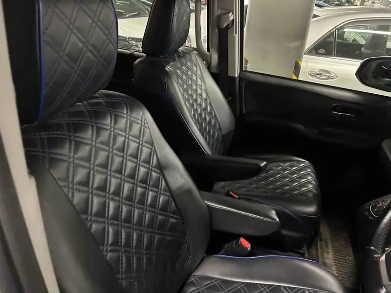 TOYOTA VOXY HYBRID V Thumbnail 14