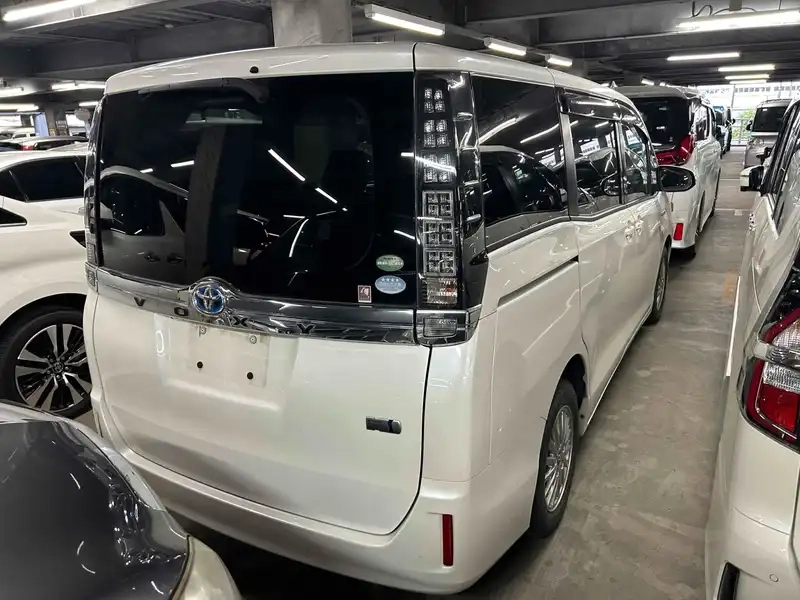 TOYOTA VOXY HYBRID V Thumbnail 2