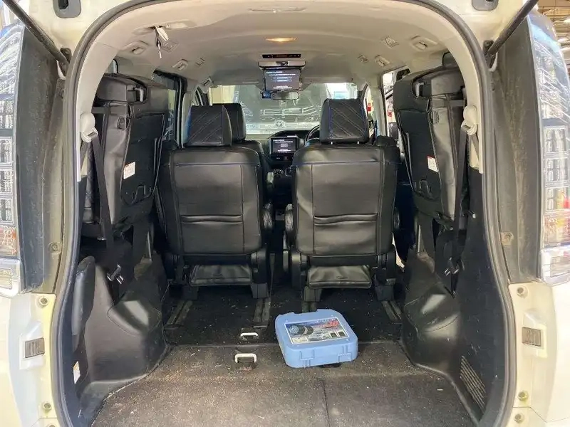 TOYOTA VOXY HYBRID V Thumbnail 8