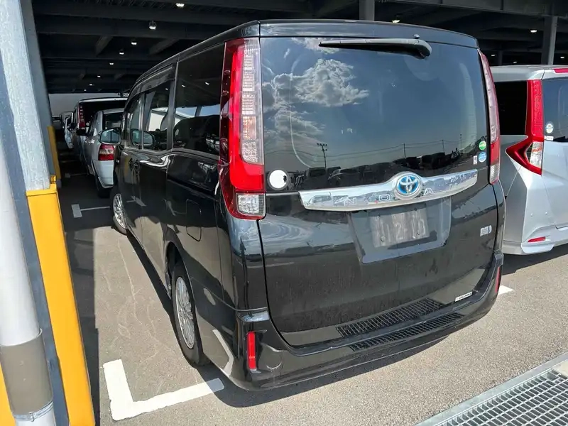 TOYOTA NOAH HYBRID G Thumbnail 10