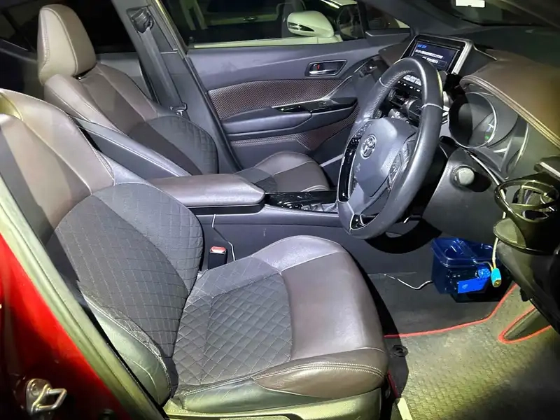 TOYOTA C-HR G Thumbnail 6