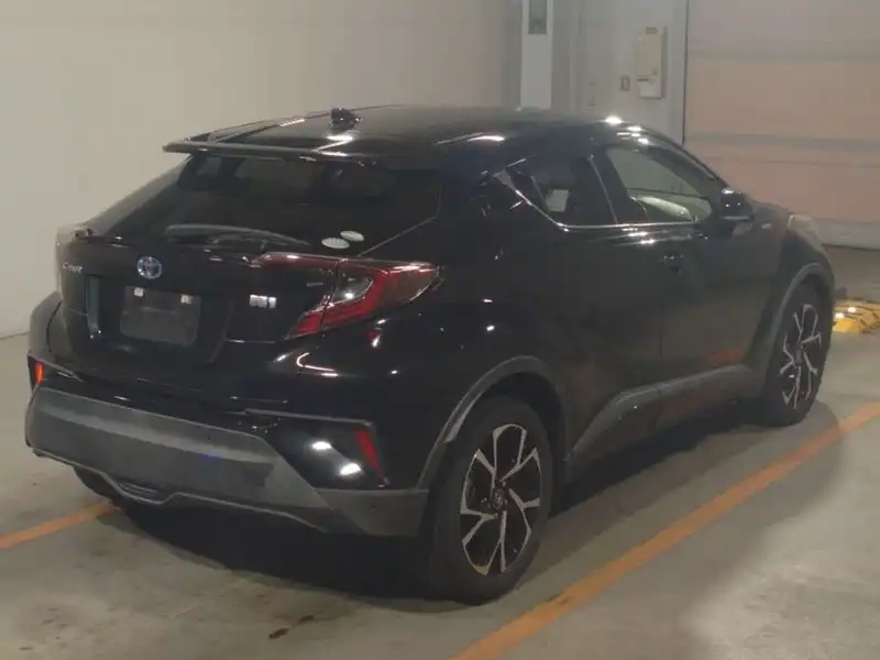TOYOTA C-HR G Thumbnail 4