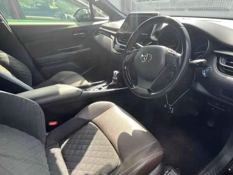 TOYOTA C-HR G Thumbnail 11