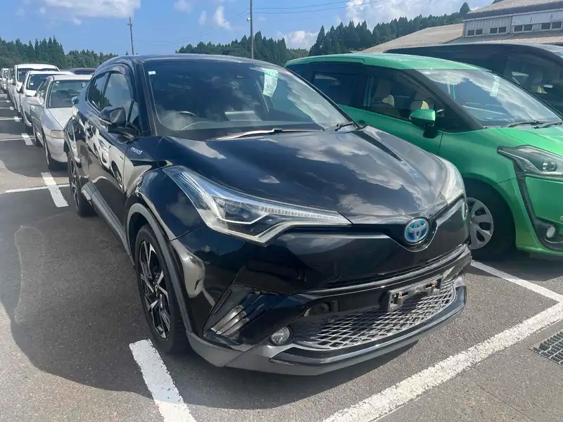 TOYOTA C-HR G Thumbnail 1