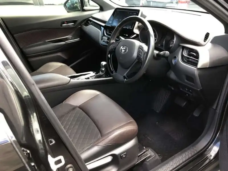 TOYOTA C-HR G Thumbnail 5